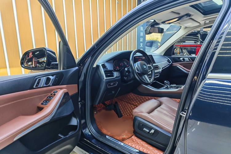 Used BMW X5 2022 xDrive30i M Sport Package Interior 5
