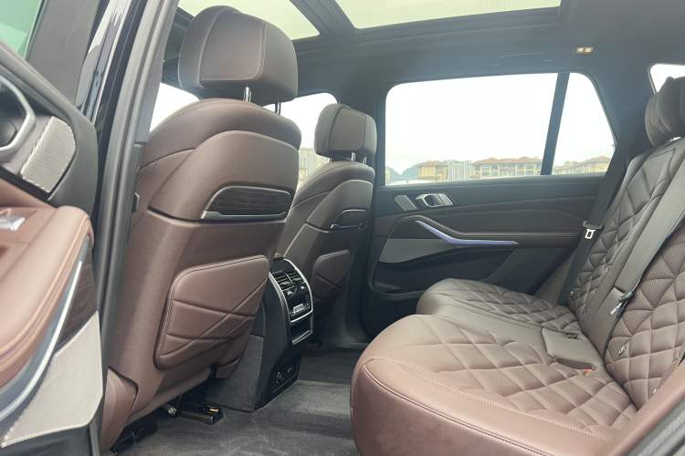 Used BMW X5 2022 Restyled xDrive 40Li Luxury Edition M Sport Package Interior 5