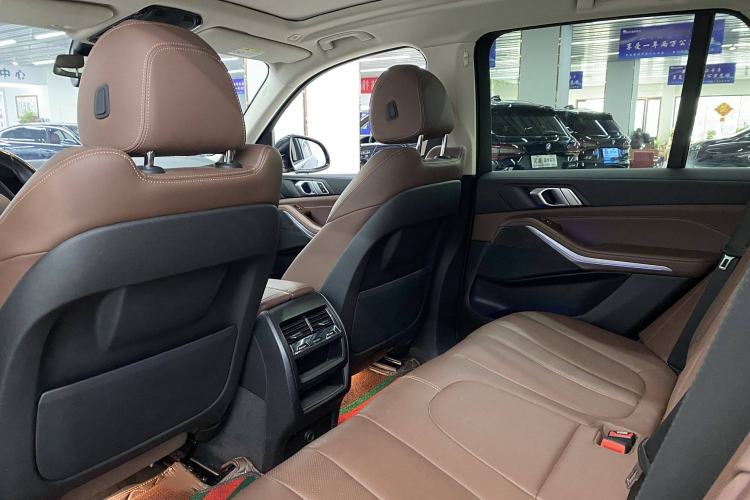 Used BMW X5 2022 xDrive30i M Sport Package Interior 6