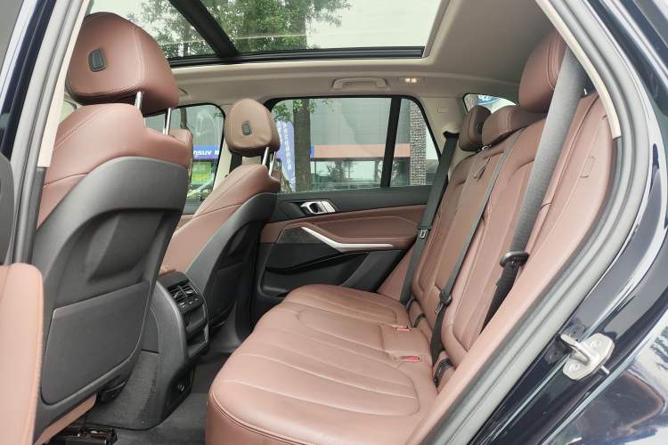Used BMW X5 2022 xDrive30i M Sport Package Interior 6