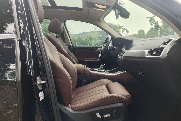 Used BMW X5 2022 xDrive30i M Sport Package Interior 7