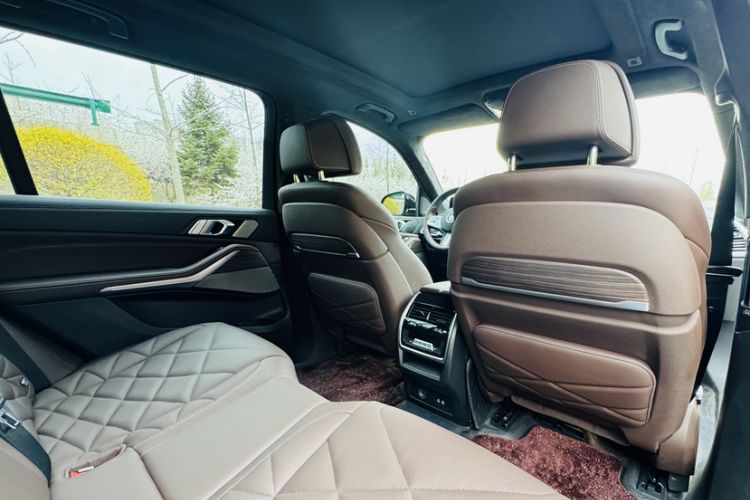 Used BMW X5 2022 xDrive 40Li M Sport Package Interior 8