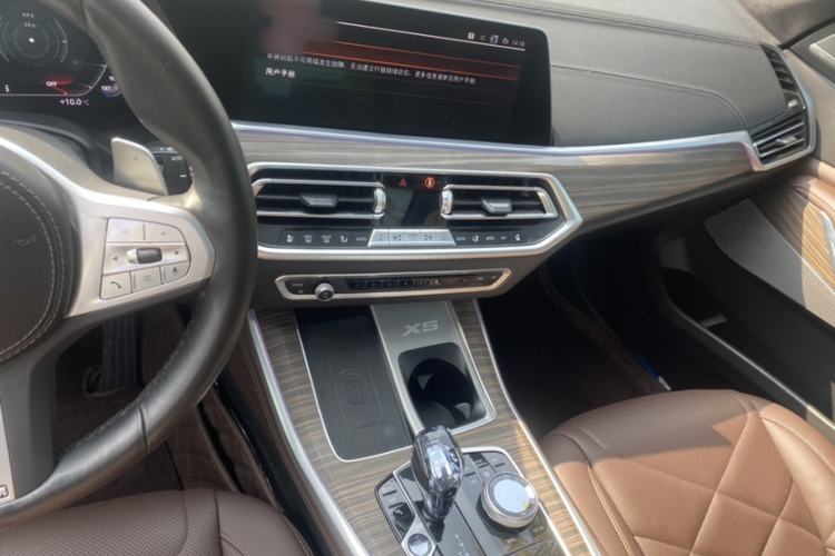 Used BMW X5 2022 xDrive 40Li M Sport Package Interior 8