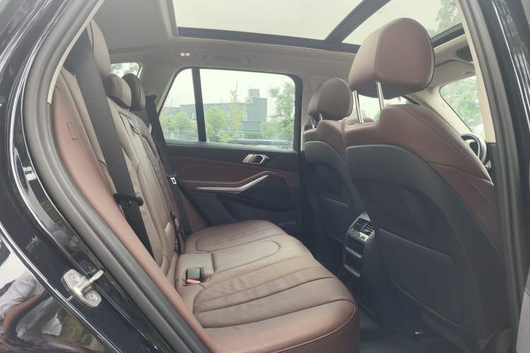 Used BMW X5 2022 xDrive30i M Sport Package Interior 8