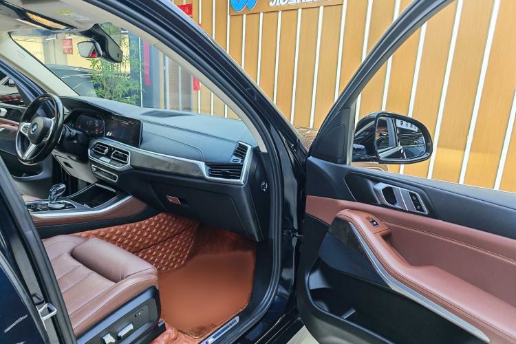 Used BMW X5 2022 xDrive30i M Sport Package Interior 8