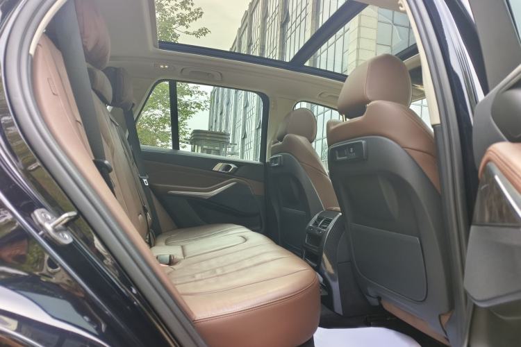 Used BMW X5 2022 xDrive30i M Sport Package Interior 9