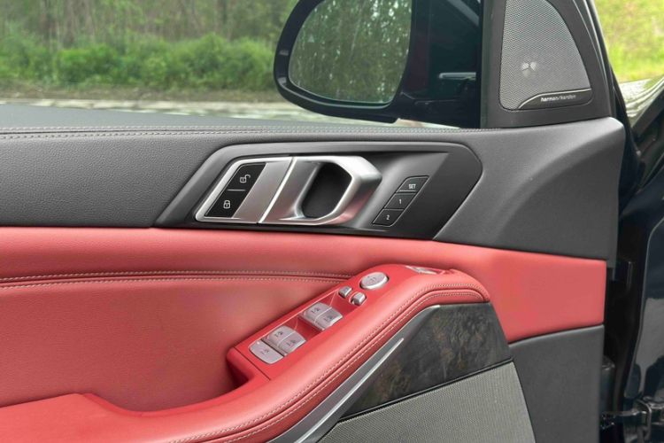 Used BMW X5 2022 Restyled xDrive 30Li M Sport Package Interior 9