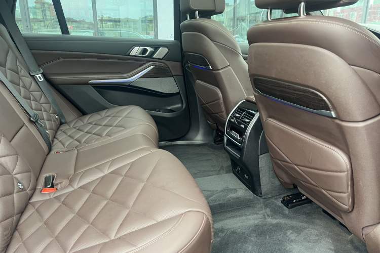 Used BMW X5 2022 Restyled xDrive 40Li Luxury Edition M Sport Package Interior 9