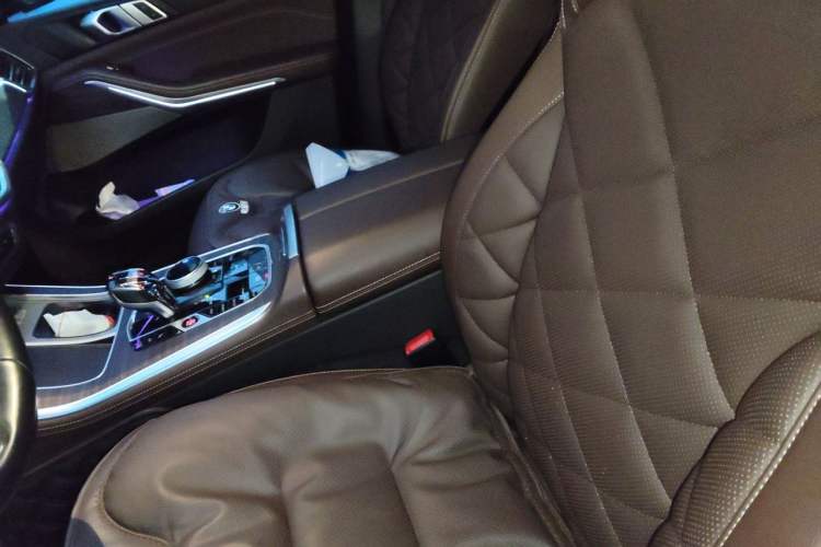 Used BMW X5 2022 xDrive 40Li M Sport Package Left Front Seat