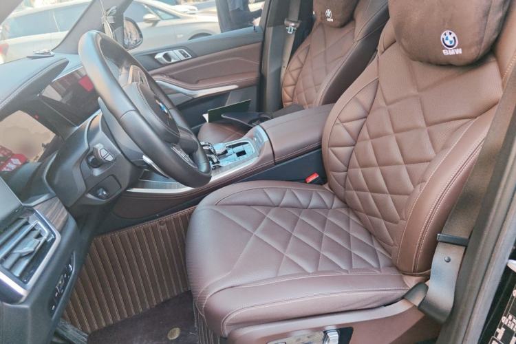 Used BMW X5 2022 xDrive 40Li M Sport Package Left Front Seat