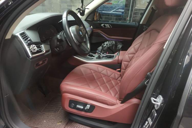 Used BMW X5 2022 Restyled xDrive 30Li Luxury Version M Sport Package Left Front Seat