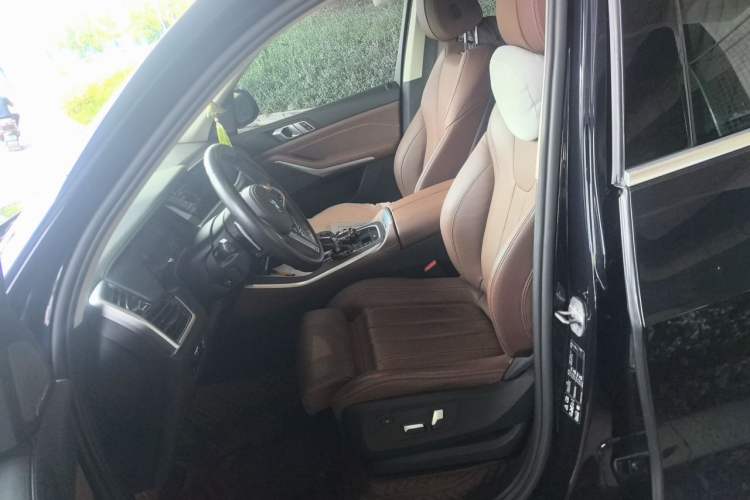Used BMW X5 2022 xDrive40i M Sport Package Left Front Seat
