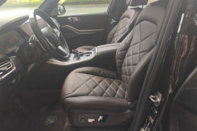 Used BMW X5 2022 Restyled xDrive 40Li M Sport Package Left Front Seat