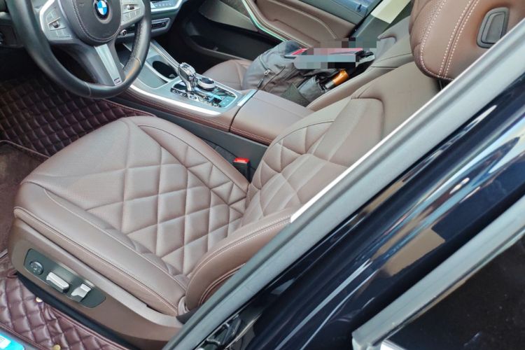 Used BMW X5 2022 Restyled xDrive 30Li Luxury Version M Sport Package Left Front Seat