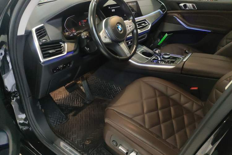 Used BMW X5 2022 Restyled xDrive 30Li Luxury Version M Sport Package Left Front Seat