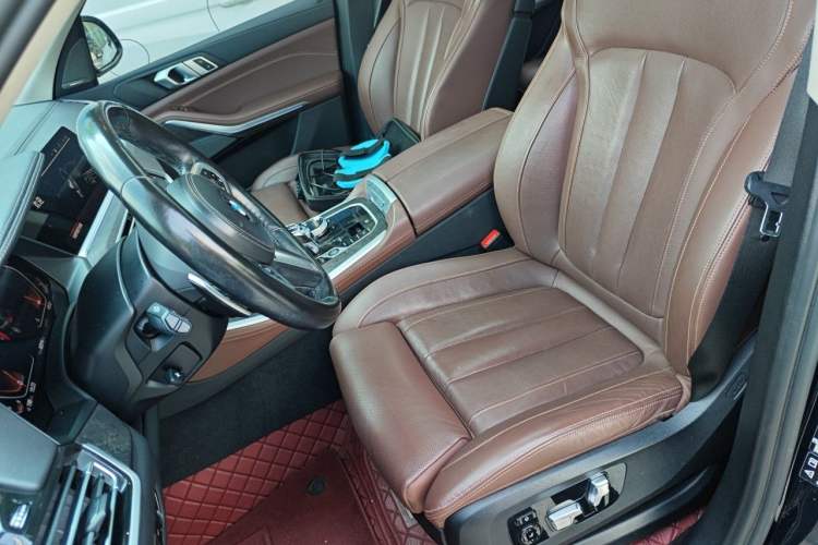 Used BMW X5 2022 xDrive40i Luxury Edition M Sport Package Left Front Seat