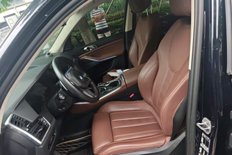 Used BMW X5 2022 xDrive40i M Sport Package Left Front Seat