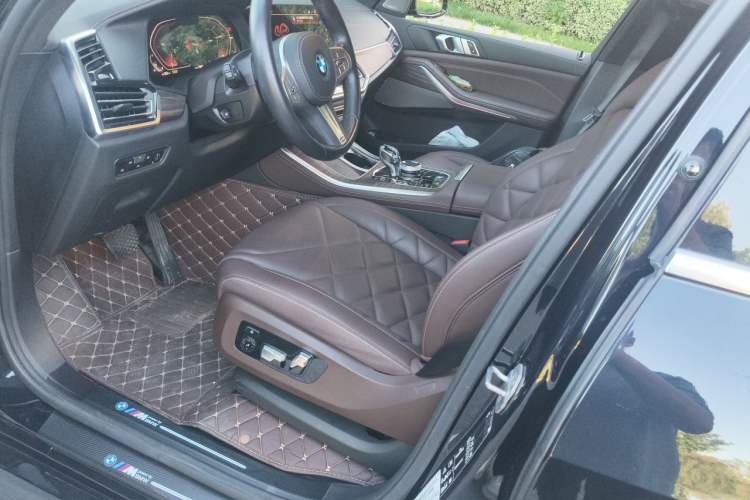 Used BMW X5 2022 xDrive 40Li M Sport Package Left Front Seat