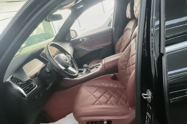Used BMW X5 2022 xDrive 40Li M Sport Package Left Front Seat