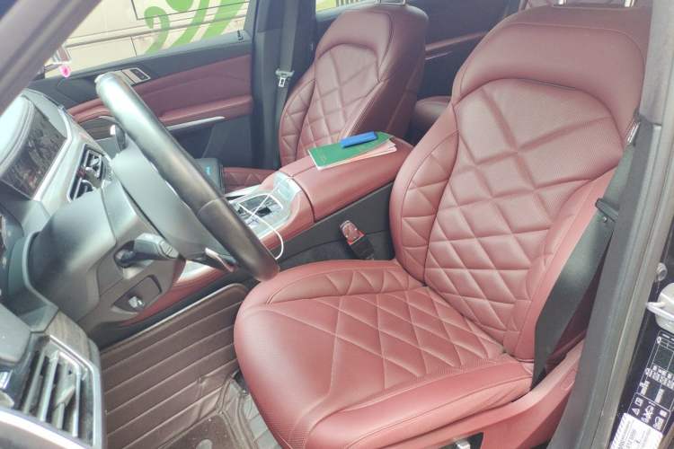 Used BMW X5 2022 xDrive 40Li M Sport Package Left Front Seat