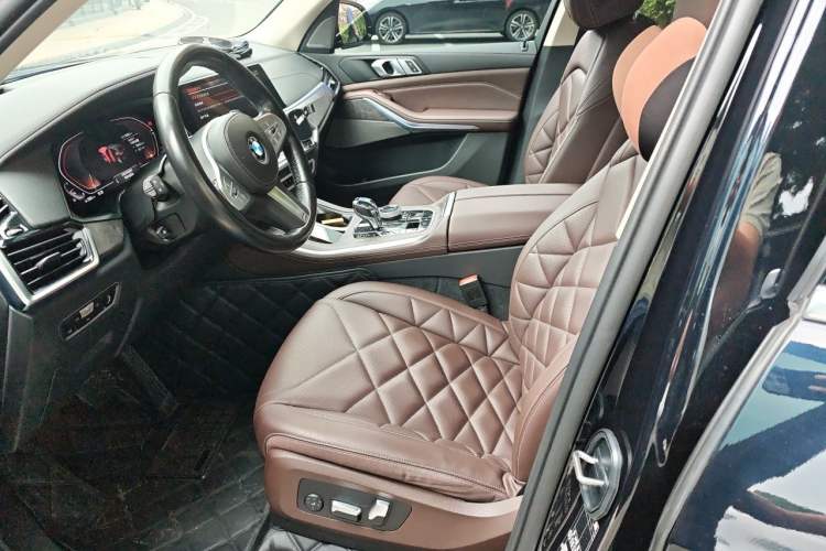 Used BMW X5 2022 Restyled xDrive 30Li Luxury Version M Sport Package Left Front Seat