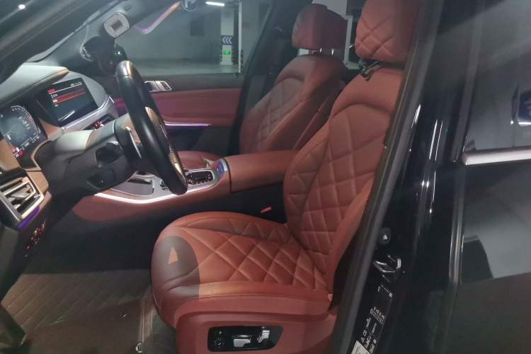 Used BMW X5 2022 xDrive 40Li M Sport Package Left Front Seat