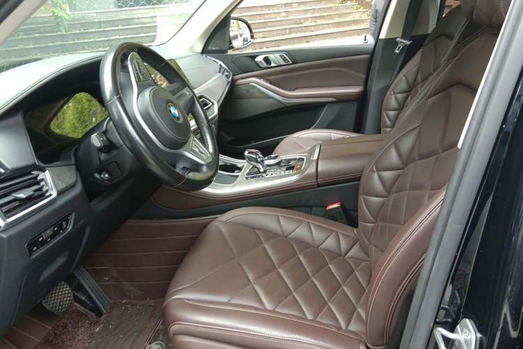 Used BMW X5 2022 xDrive 30Li M Sport Package Left Front Seat