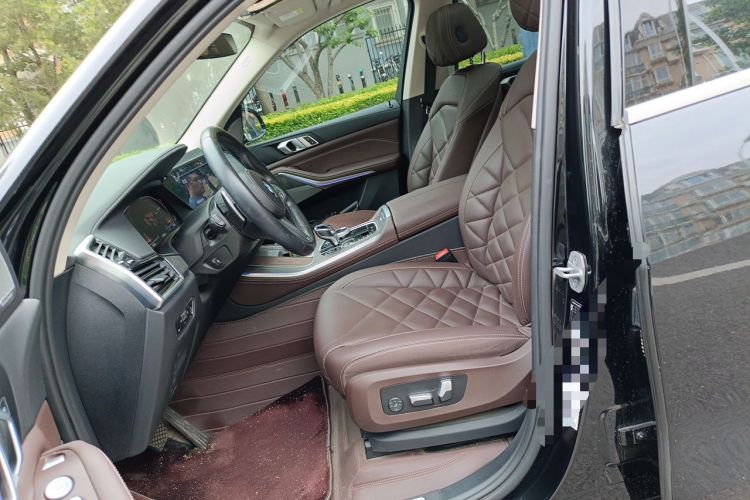Used BMW X5 2022 xDrive 30Li Luxury M Sport Package Left Front Seat