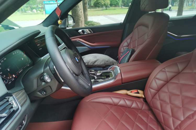 Used BMW X5 2022 xDrive 40Li M Sport Package Left Front Seat