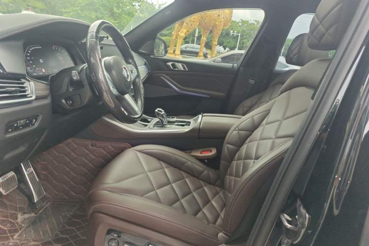 Used BMW X5 2022 xDrive 40Li M Sport Package Left Front Seat