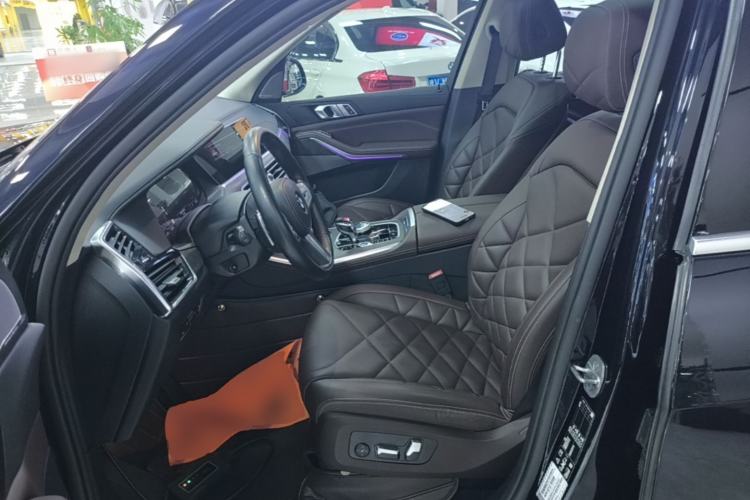 Used BMW X5 2022 Restyled xDrive 30Li Luxury Version M Sport Package Left Front Seat