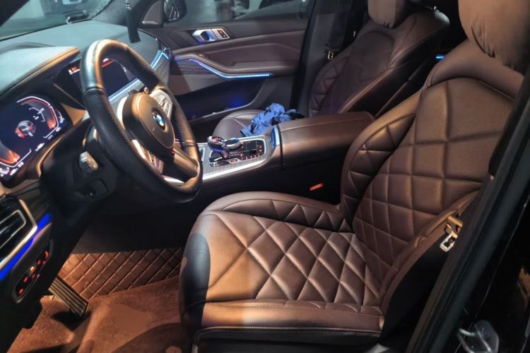 Used BMW X5 2022 xDrive 40Li M Sport Package Left Front Seat