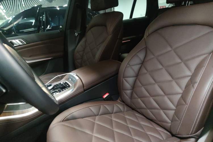 Used BMW X5 2022 Restyled xDrive 40Li Luxury Edition M Sport Package Left Front Seat