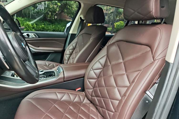 Used BMW X5 2022 Restyled xDrive 30Li Luxury Version M Sport Package Left Front Seat