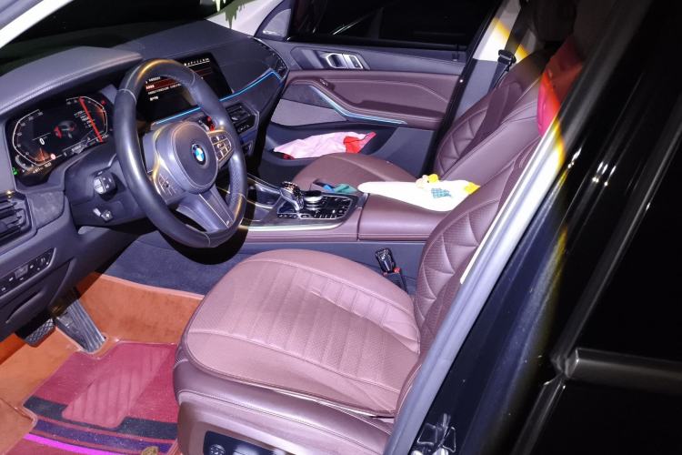 Used BMW X5 2022 xDrive 30Li Luxury M Sport Package Left Front Seat