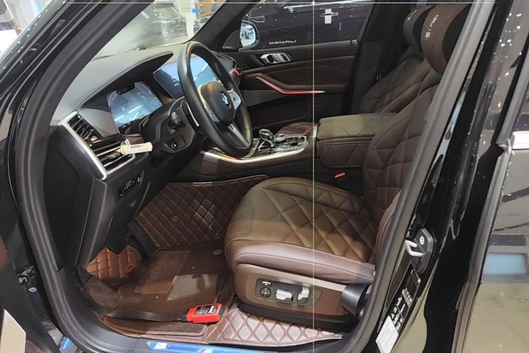 Used BMW X5 2022 Restyled xDrive 40Li Luxury Edition M Sport Package Left Front Seat