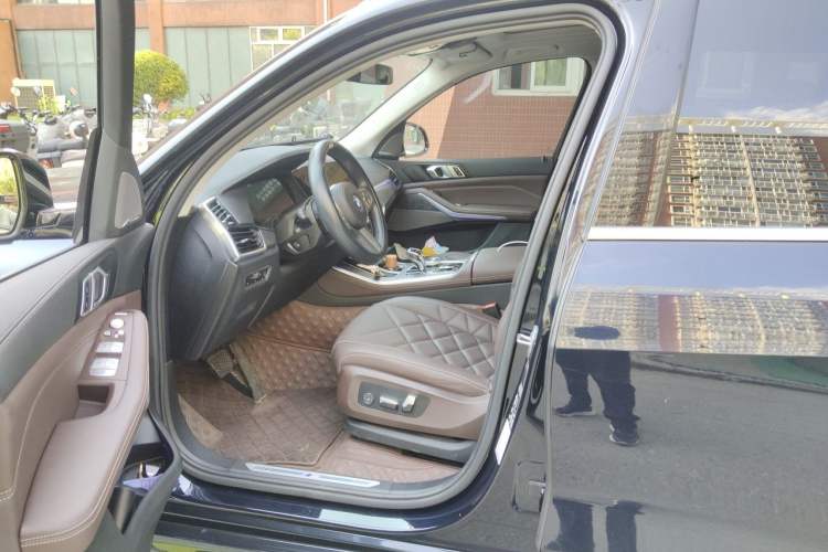 Used BMW X5 2022 xDrive 30Li M Sport Package Left Front Seat
