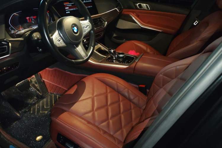 Used BMW X5 2022 xDrive 40Li M Sport Package Left Front Seat