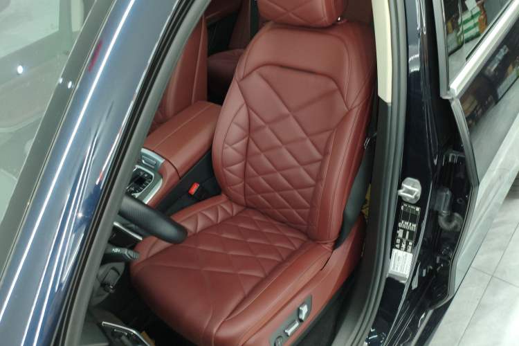 Used BMW X5 2022 xDrive 30Li Luxury M Sport Package Left Front Seat