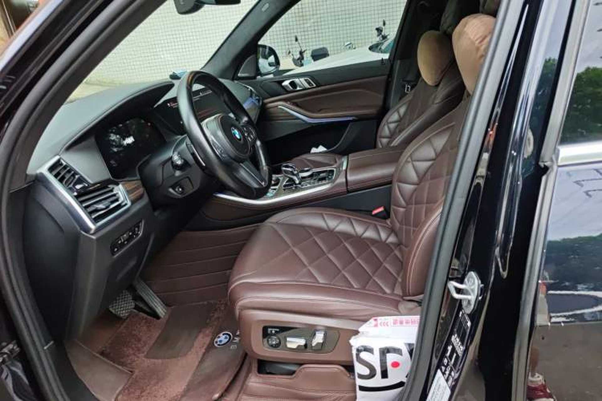 Used BMW X5 2022 xDrive 40Li M Sport Package Left Front Seat