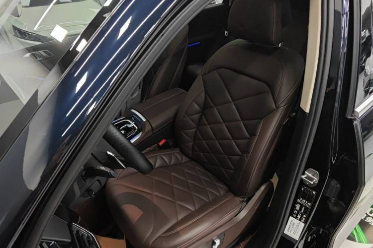 Used BMW X5 2022 xDrive 30Li Luxury M Sport Package Left Front Seat