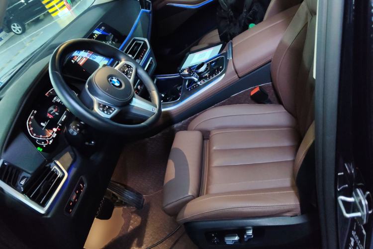 Used BMW X5 2022 xDrive40i Luxury Edition M Sport Package Left Front Seat