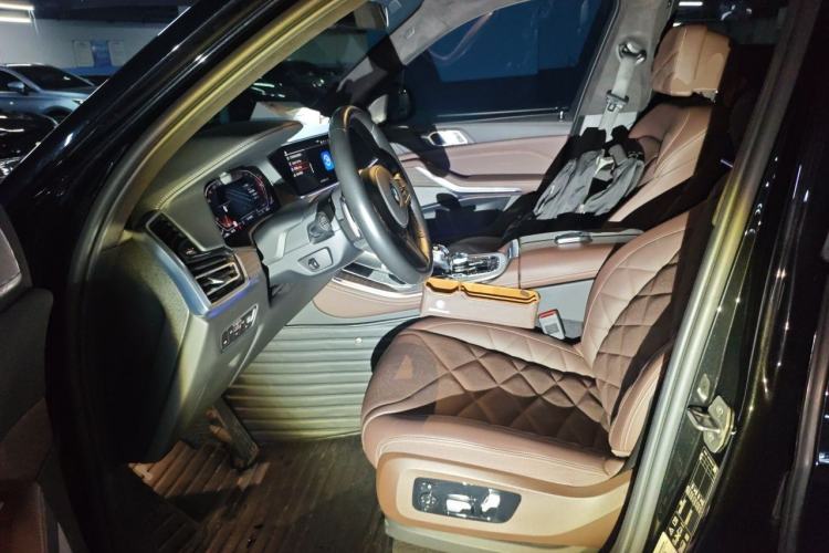 Used BMW X5 2022 xDrive 40Li Luxury Edition M Sport Package Left Front Seat