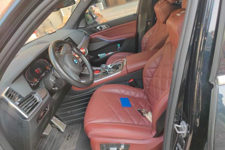 Used BMW X5 2022 xDrive 40Li M Sport Package Left Front Seat