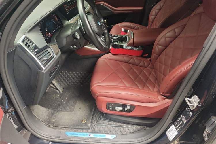 Used BMW X5 2022 Restyled xDrive 40Li Luxury Edition M Sport Package Left Front Seat