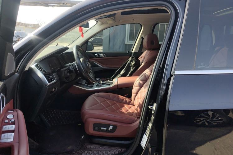 Used BMW X5 2022 Restyled xDrive 30Li Luxury Version M Sport Package Left Front Seat