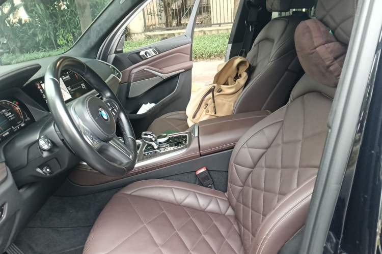 Used BMW X5 2022 Restyled xDrive 40Li M Sport Package Left Front Seat