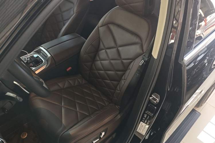 Used BMW X5 2022 xDrive 30Li Luxury M Sport Package Left Front Seat