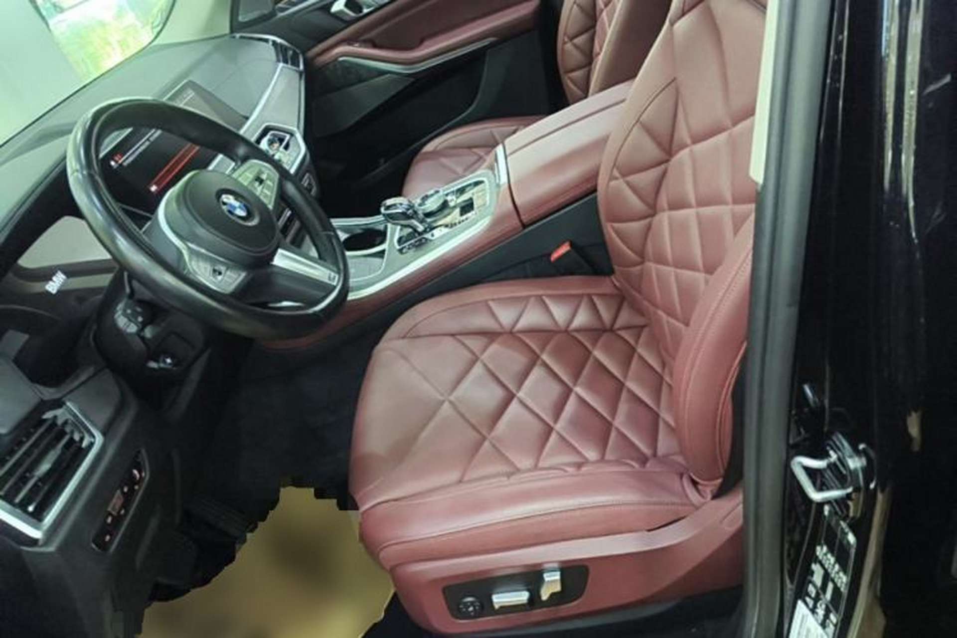 Used BMW X5 2022 xDrive 30Li Luxury M Sport Package Left Front Seat