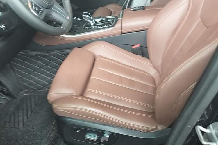 Used BMW X5 2022 xDrive40i M Sport Package Left Front Seat